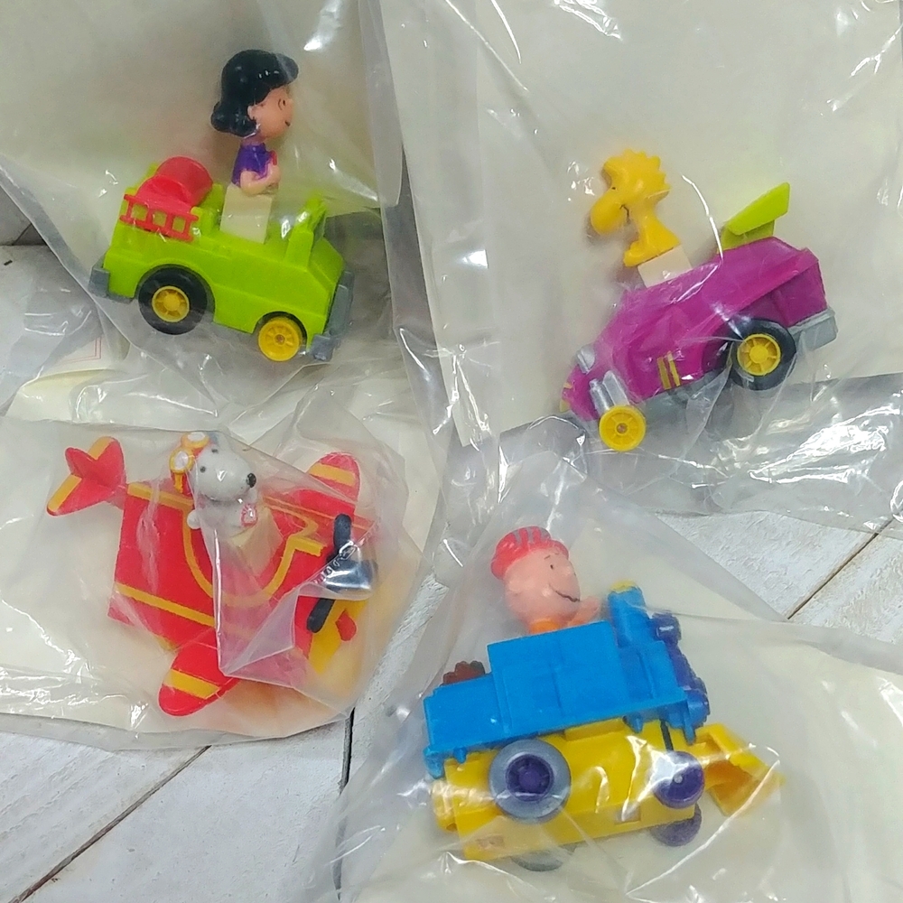 NEW McDonald's Peanuts 4 Psc. Vintage 1989